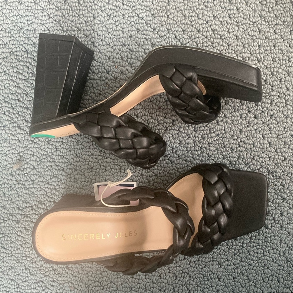 Sandals - Picture 1 of 2